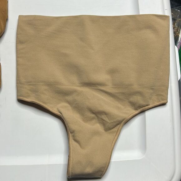 NWOT Skims core control thong - Picture 6 of 6